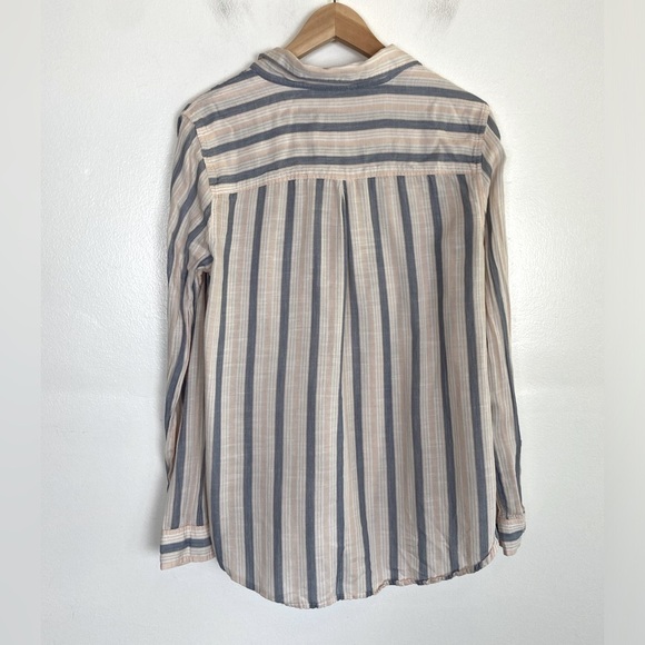 Lucky Brand Women's Button Down Shirt Size L Pink and Blue Stripes Long Sleeve - Picture 2 of 10